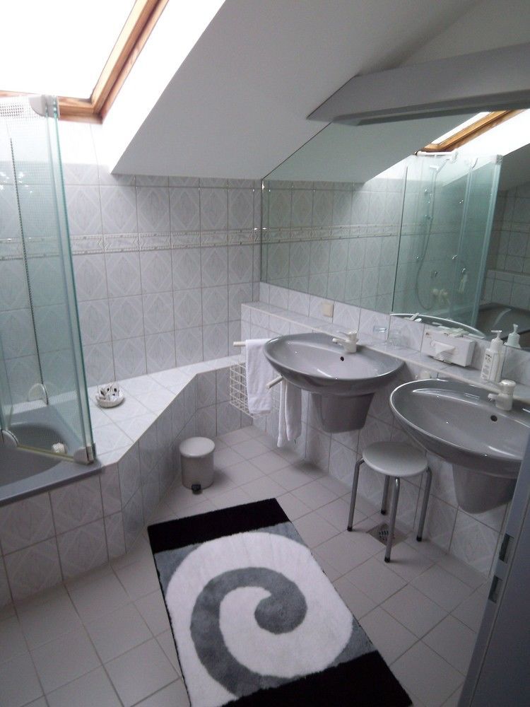 Hotel-Restaurant Vier Linden Stade Bagian luar foto