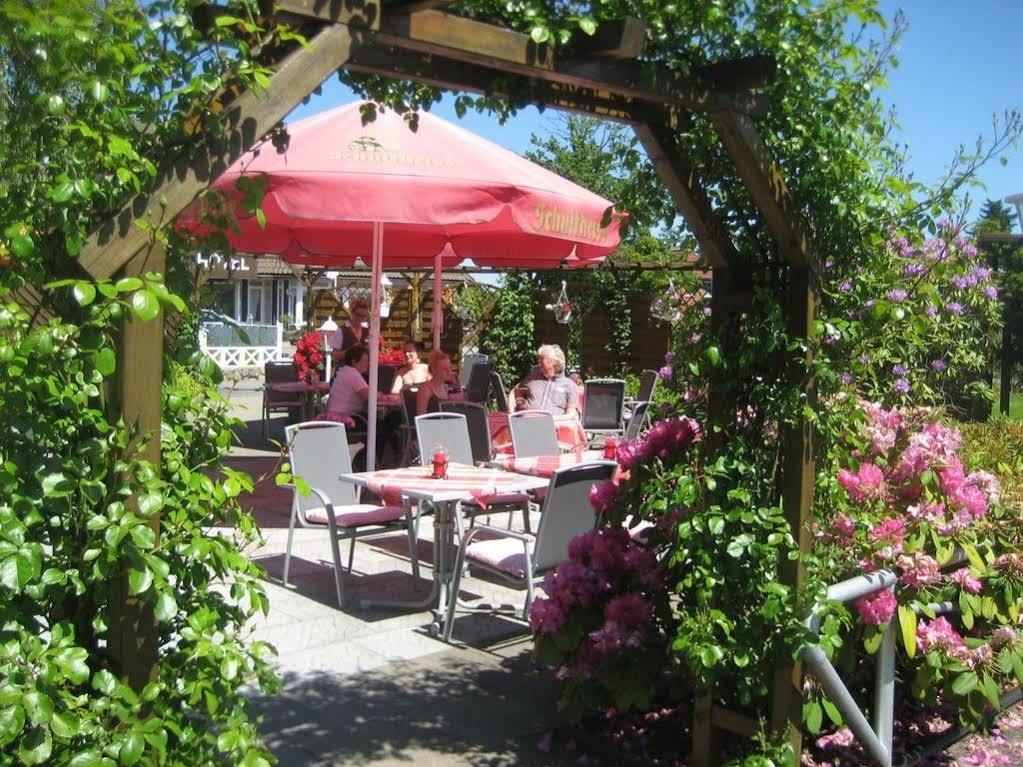 Hotel-Restaurant Vier Linden Stade Bagian luar foto