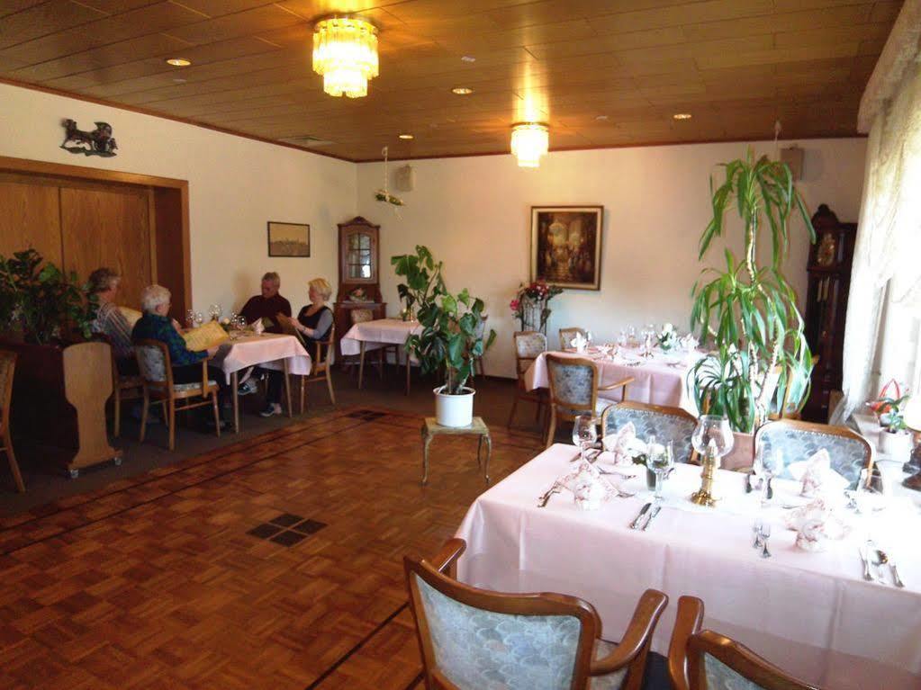 Hotel-Restaurant Vier Linden Stade Bagian luar foto