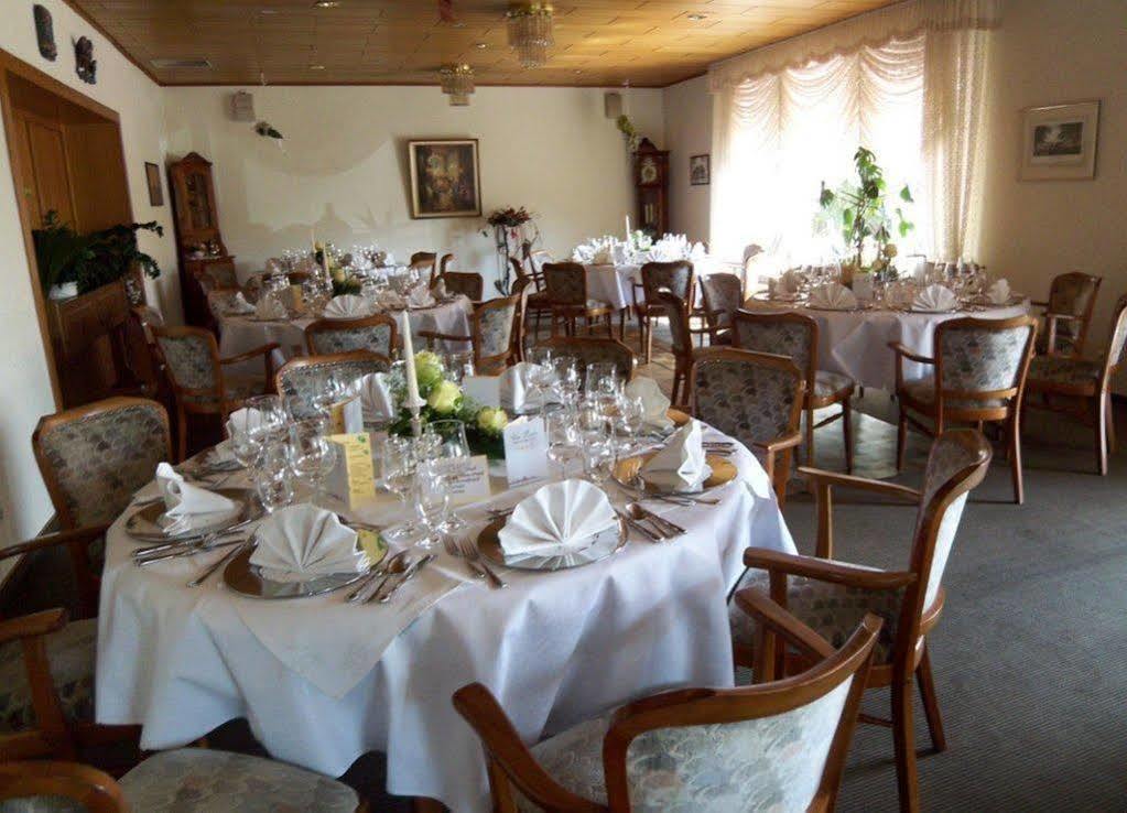 Hotel-Restaurant Vier Linden Stade Bagian luar foto
