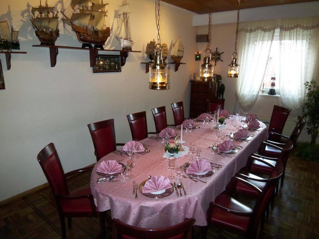 Hotel-Restaurant Vier Linden Stade Bagian luar foto