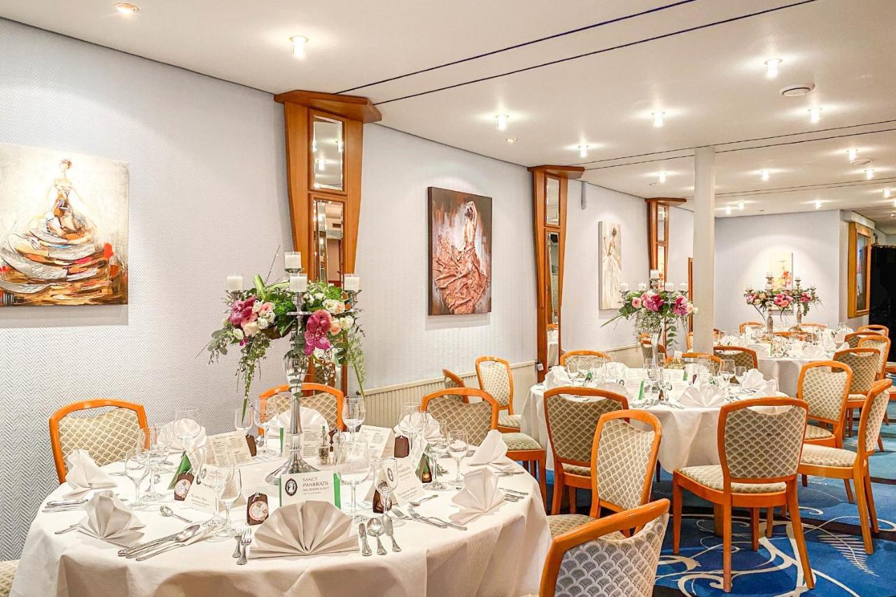 Hotel-Restaurant Vier Linden Stade Bagian luar foto