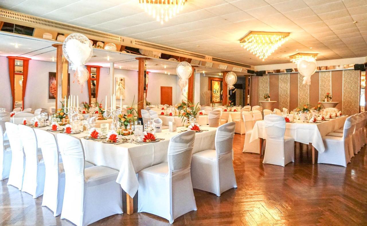 Hotel-Restaurant Vier Linden Stade Bagian luar foto